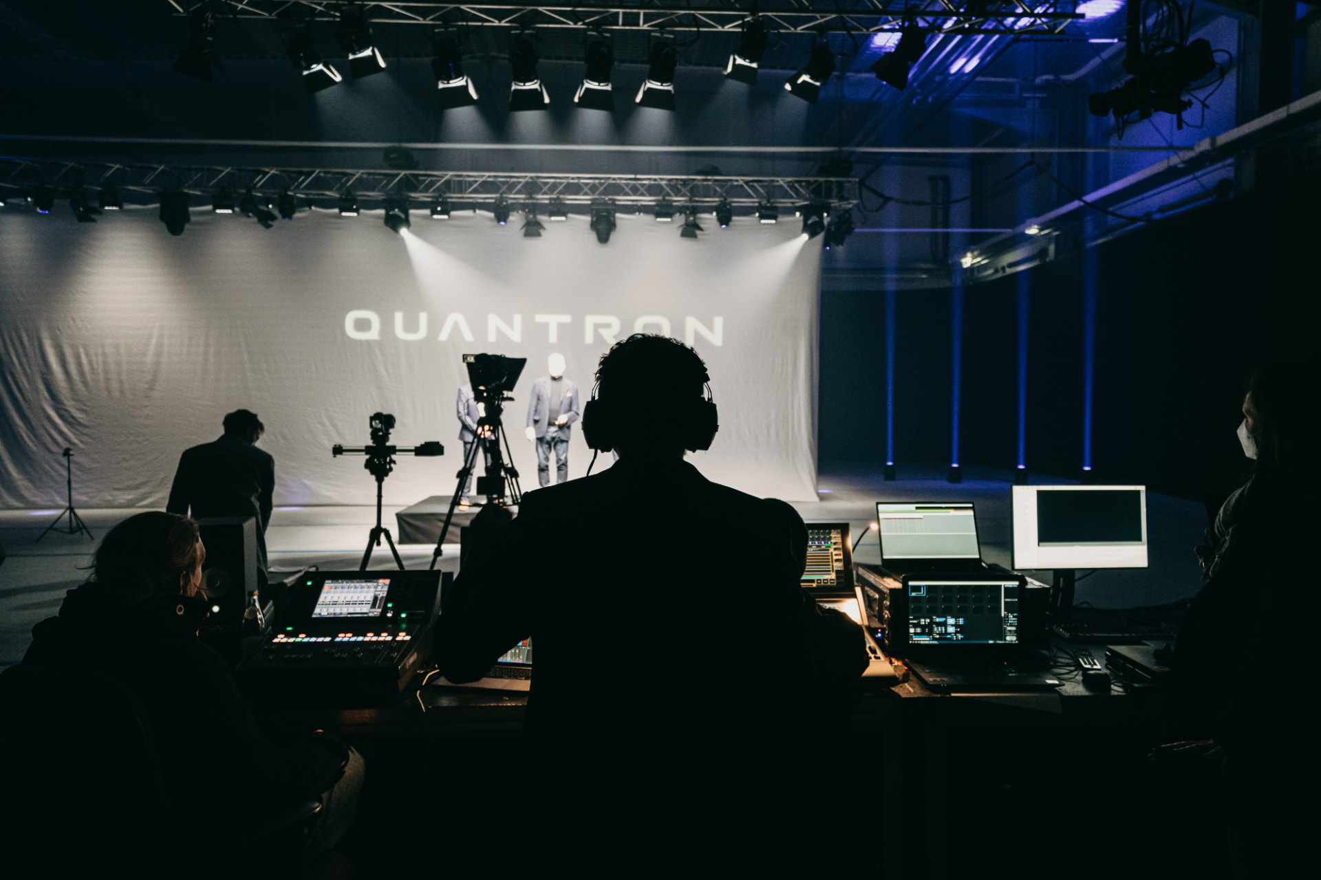 Regieplatz bei einer Studioproduktion für Quantron
